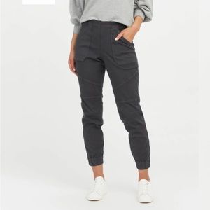 Spanx stretch twill cargo jogger, size large, tags off but never worn!